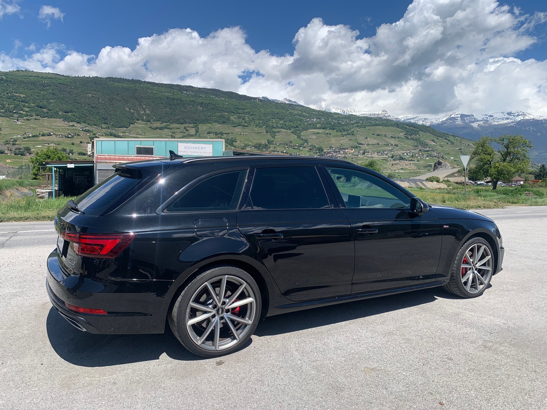 AUDI A4 Avant 40 TDI quattro S-tronic-image-4