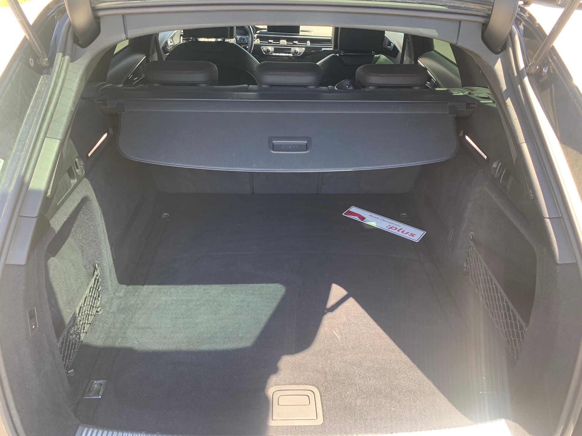 AUDI A4 Avant 40 TDI quattro S-tronic-image-12