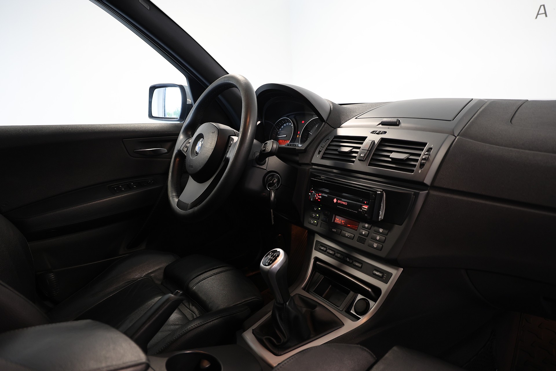 BMW X3 3.0d-image-12