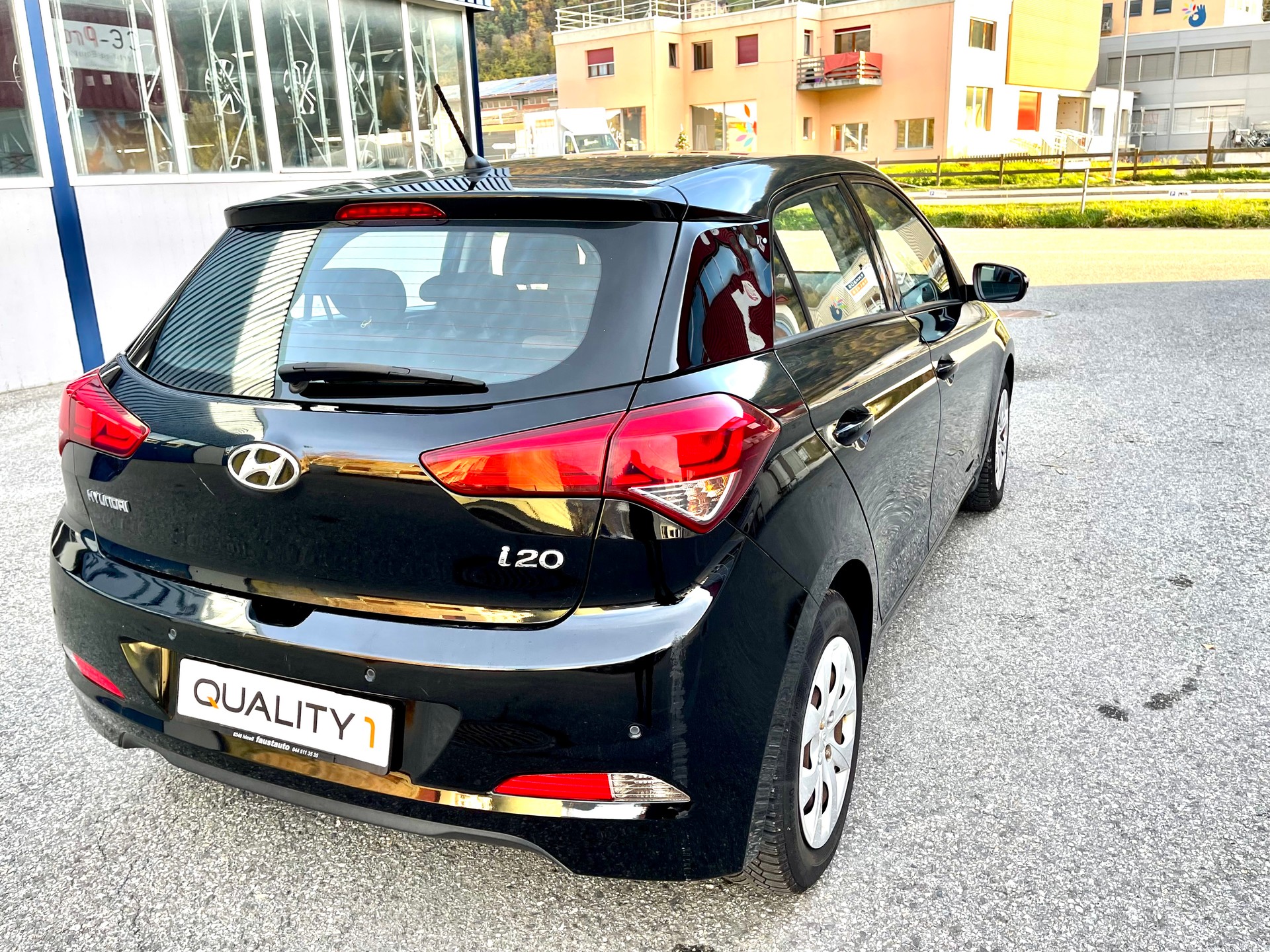 HYUNDAI i20 1.2 Amplia-image-3
