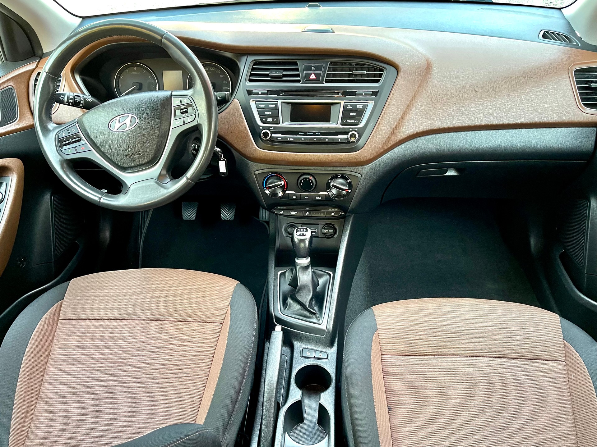 HYUNDAI i20 1.2 Amplia-image-1
