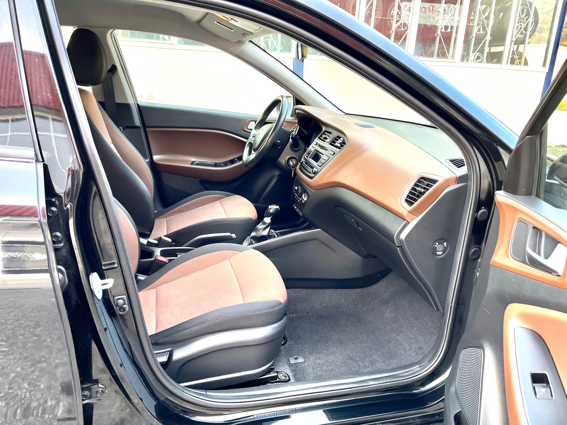 HYUNDAI i20 1.2 Amplia-image-4