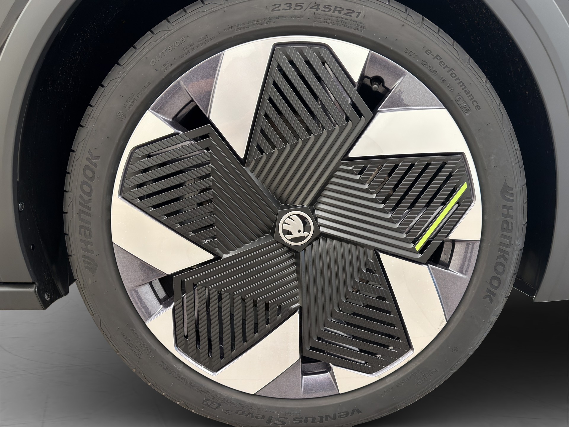 SKODA Elroq RS 4x4-image-5