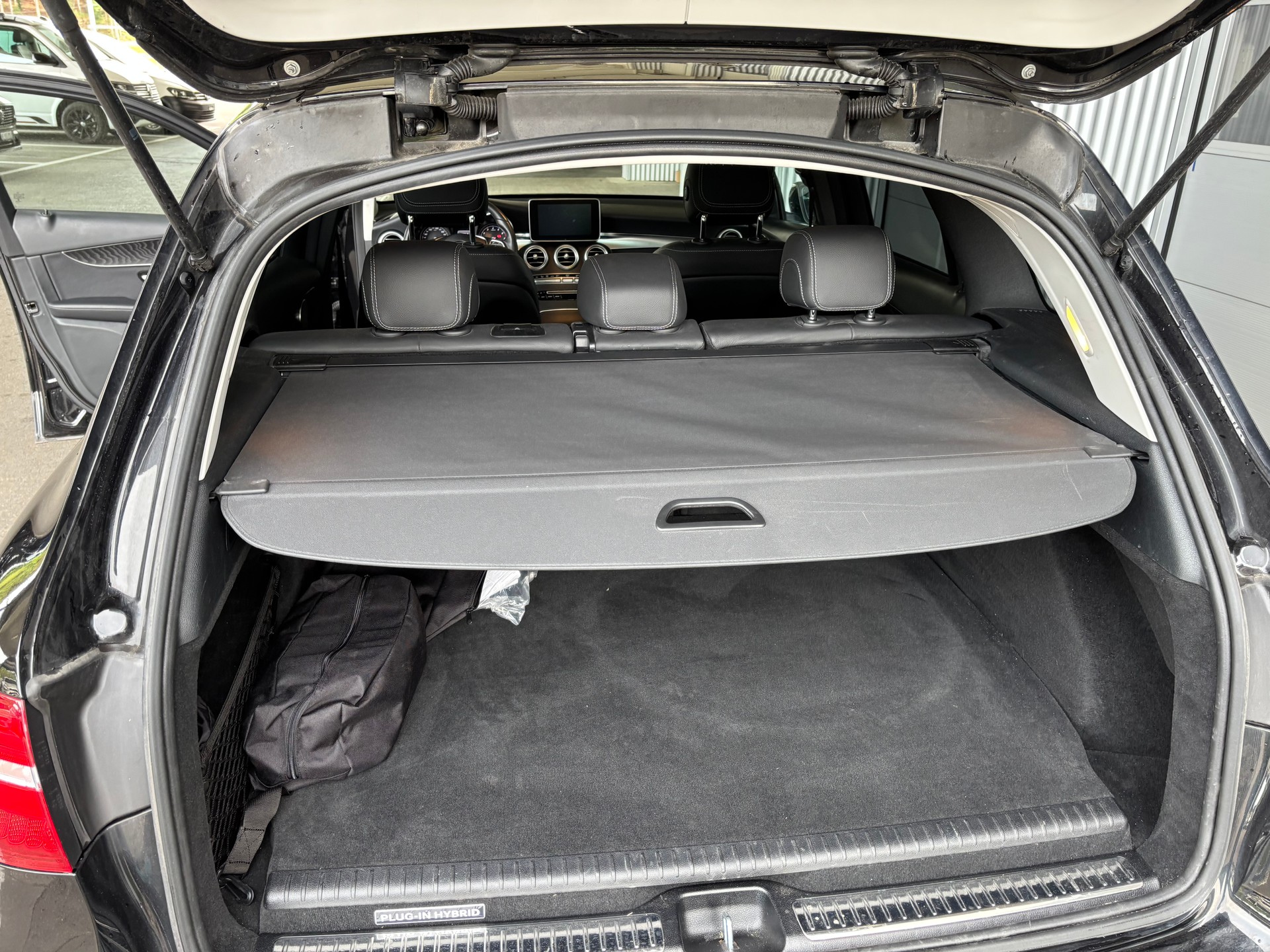 MERCEDES-BENZ GLC 350 e AMG Line 4Matic 7G-Tronic-image-11