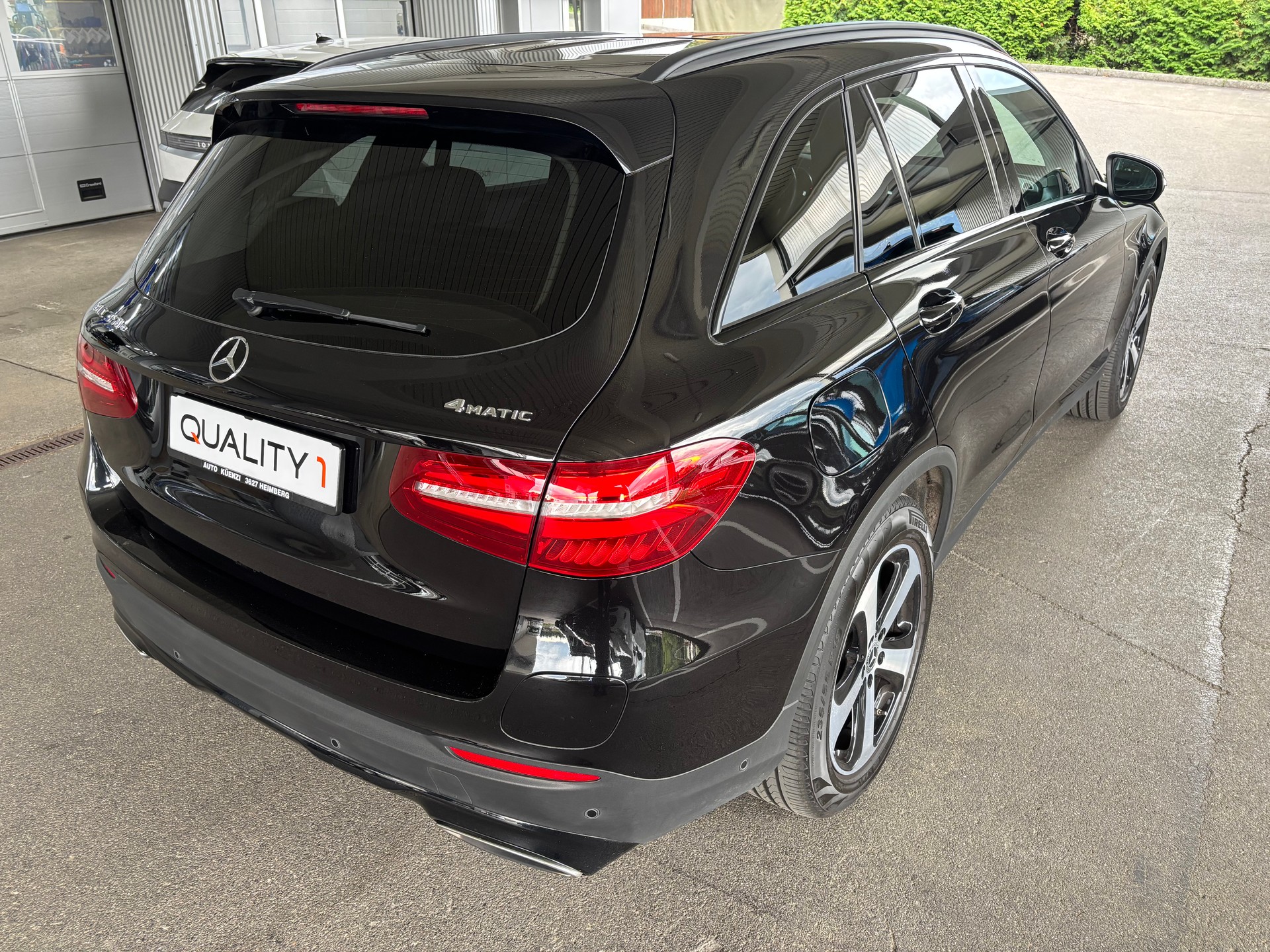 MERCEDES-BENZ GLC 350 e AMG Line 4Matic 7G-Tronic-showroom-element-3