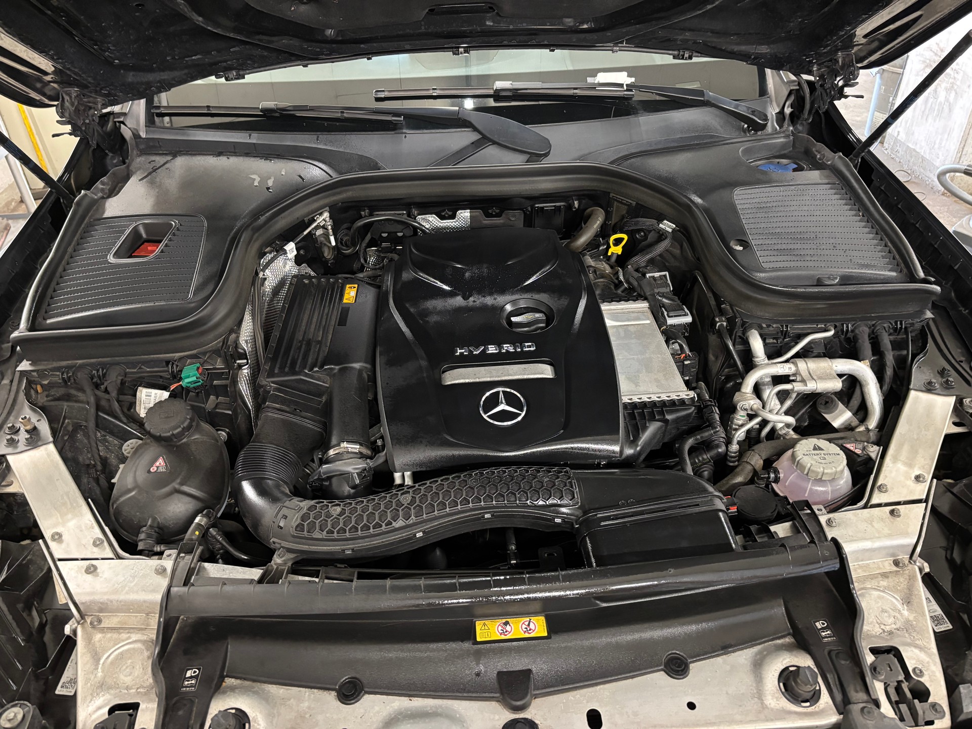 MERCEDES-BENZ GLC 350 e AMG Line 4Matic 7G-Tronic-image-14
