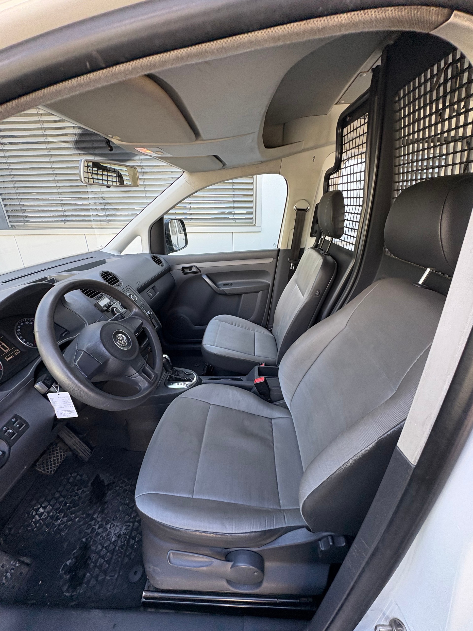 VW Caddy 2.0TDI 4Motion DSG-image-11