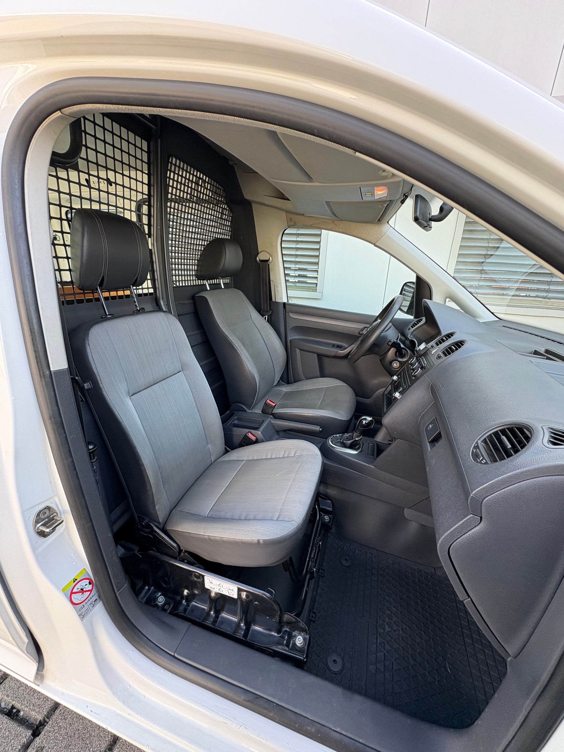 VW Caddy 2.0TDI 4Motion DSG-image-6