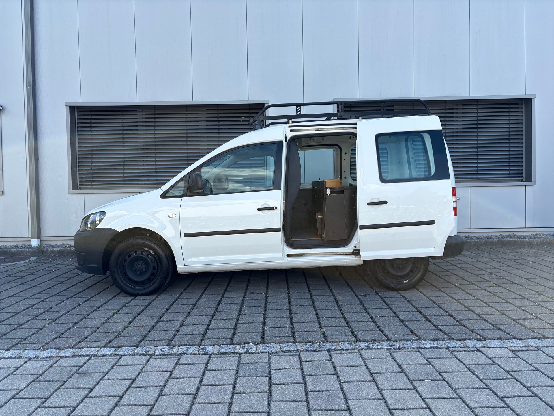 VW Caddy 2.0TDI 4Motion DSG-image-8