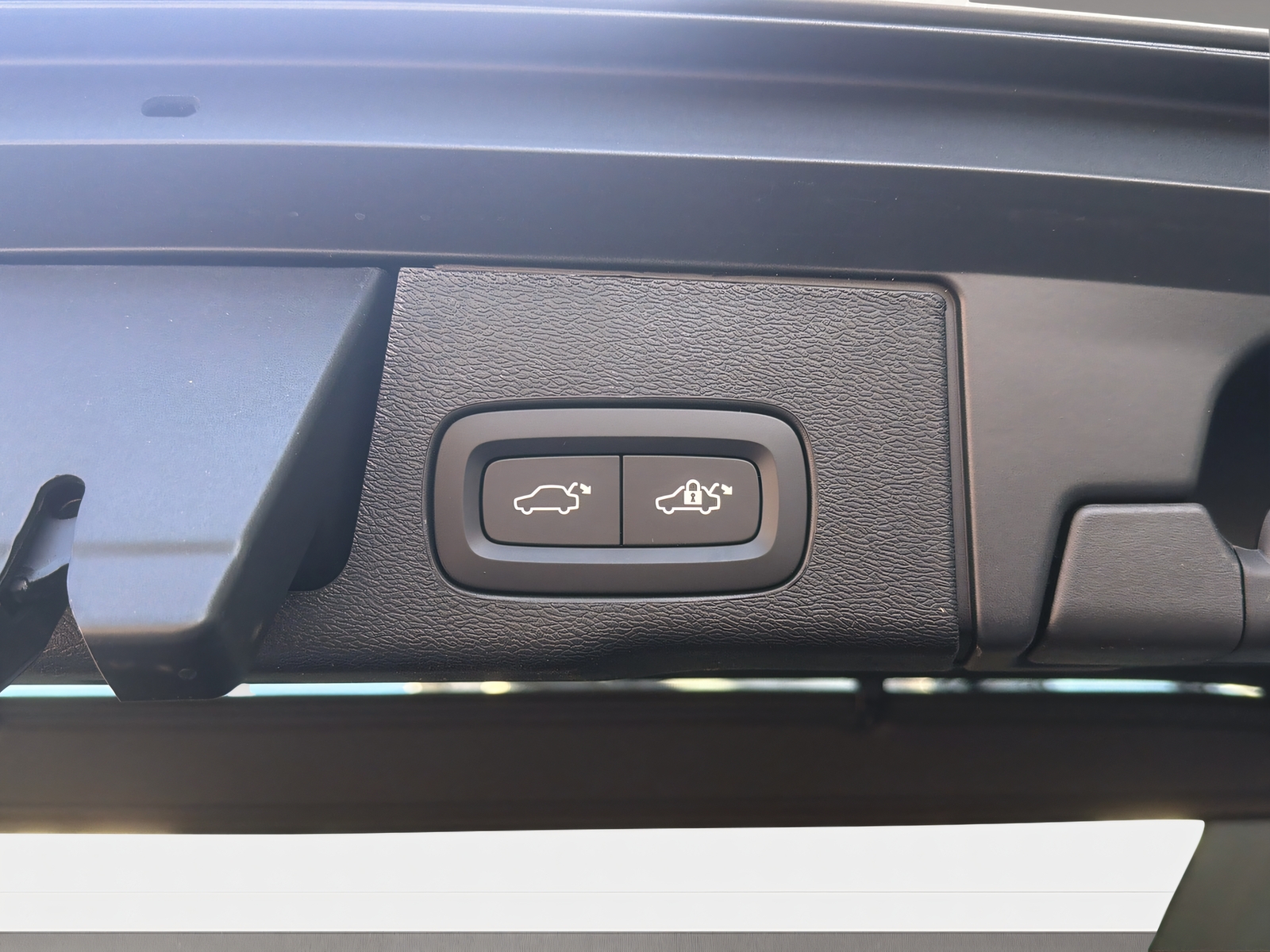 VOLVO XC60 2.0 T6 TE Core eAWD-image-20