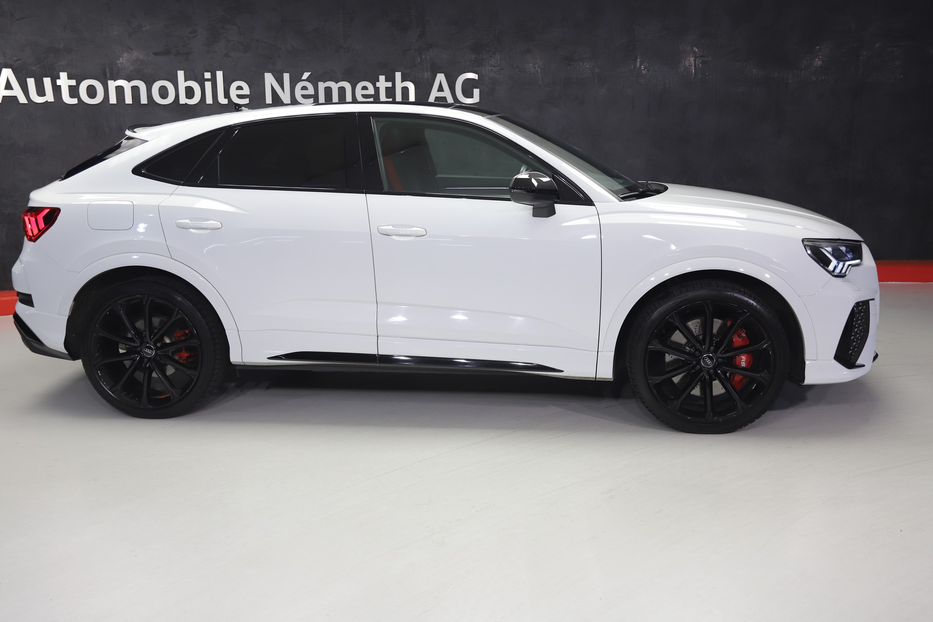 AUDI RS Q3 Sportback quattro S tronic-showroom-element-1