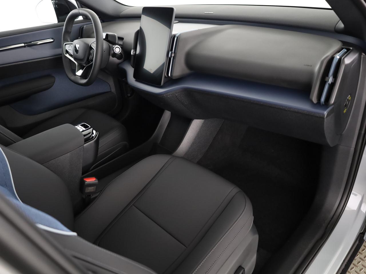 VOLVO EX30 CC P8 Ultra AWD-image-7