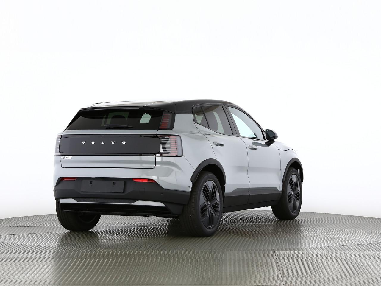 VOLVO EX30 CC P8 Ultra AWD-image-1