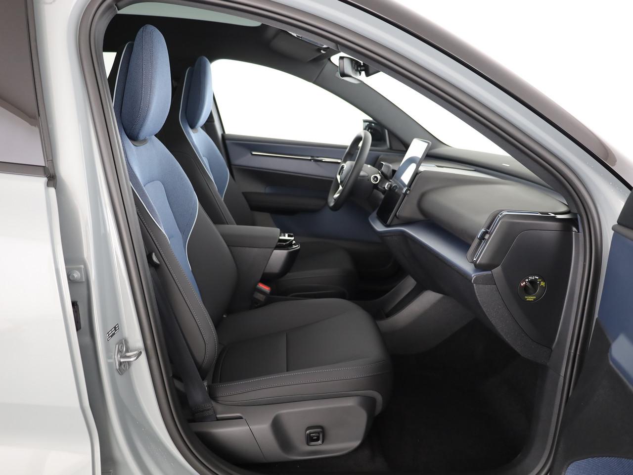 VOLVO EX30 CC P8 Ultra AWD-image-9
