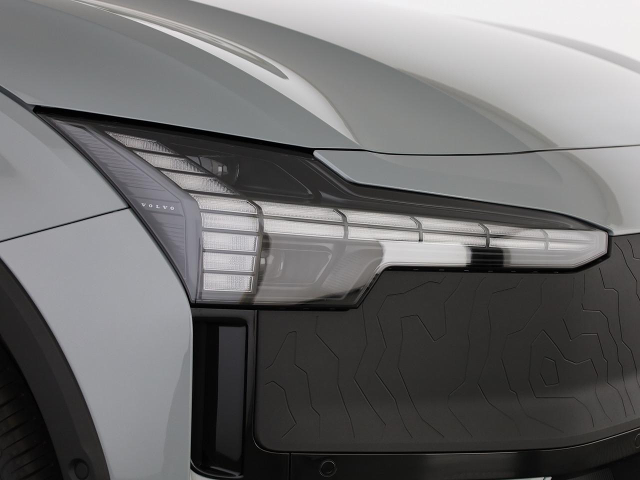 VOLVO EX30 CC P8 Ultra AWD-image-10