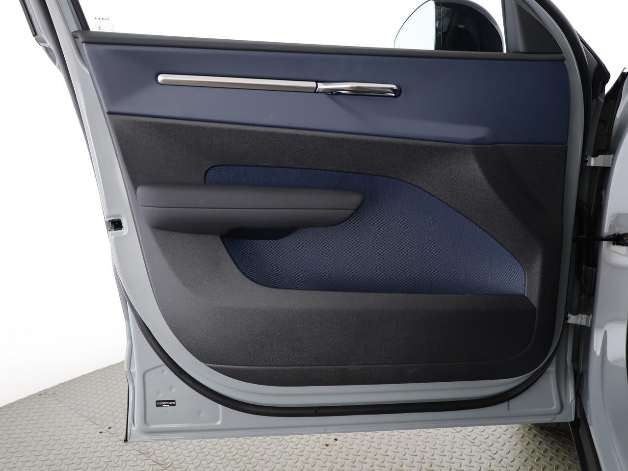 VOLVO EX30 CC P8 Ultra AWD-image-15