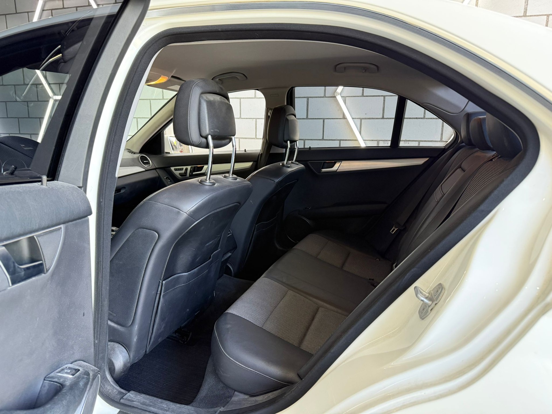 MERCEDES-BENZ C 350 Avantgarde 4Matic 7G-Tronic-image-13