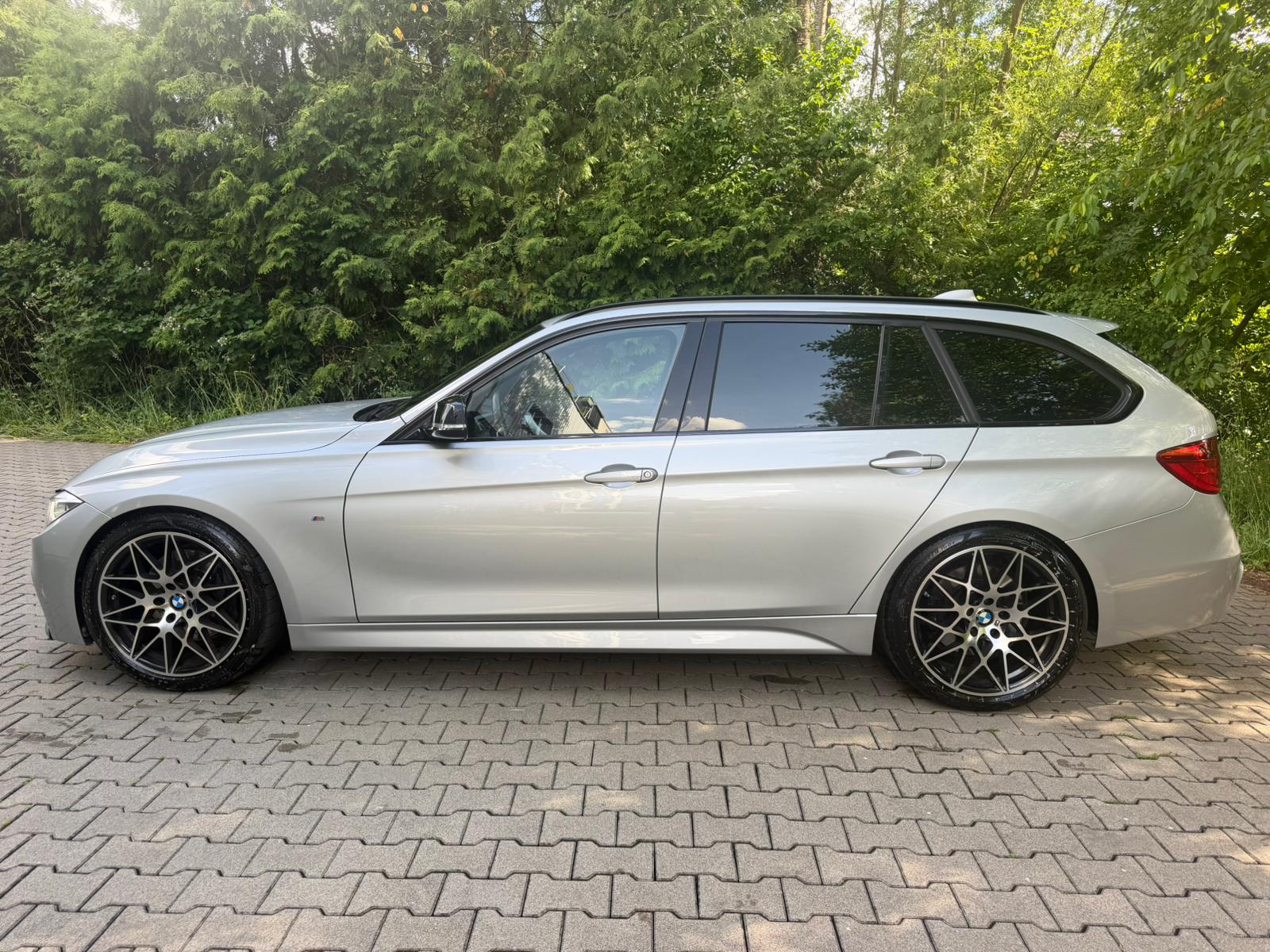 BMW 335i xDrive Touring Steptronic M-Sport-image-1