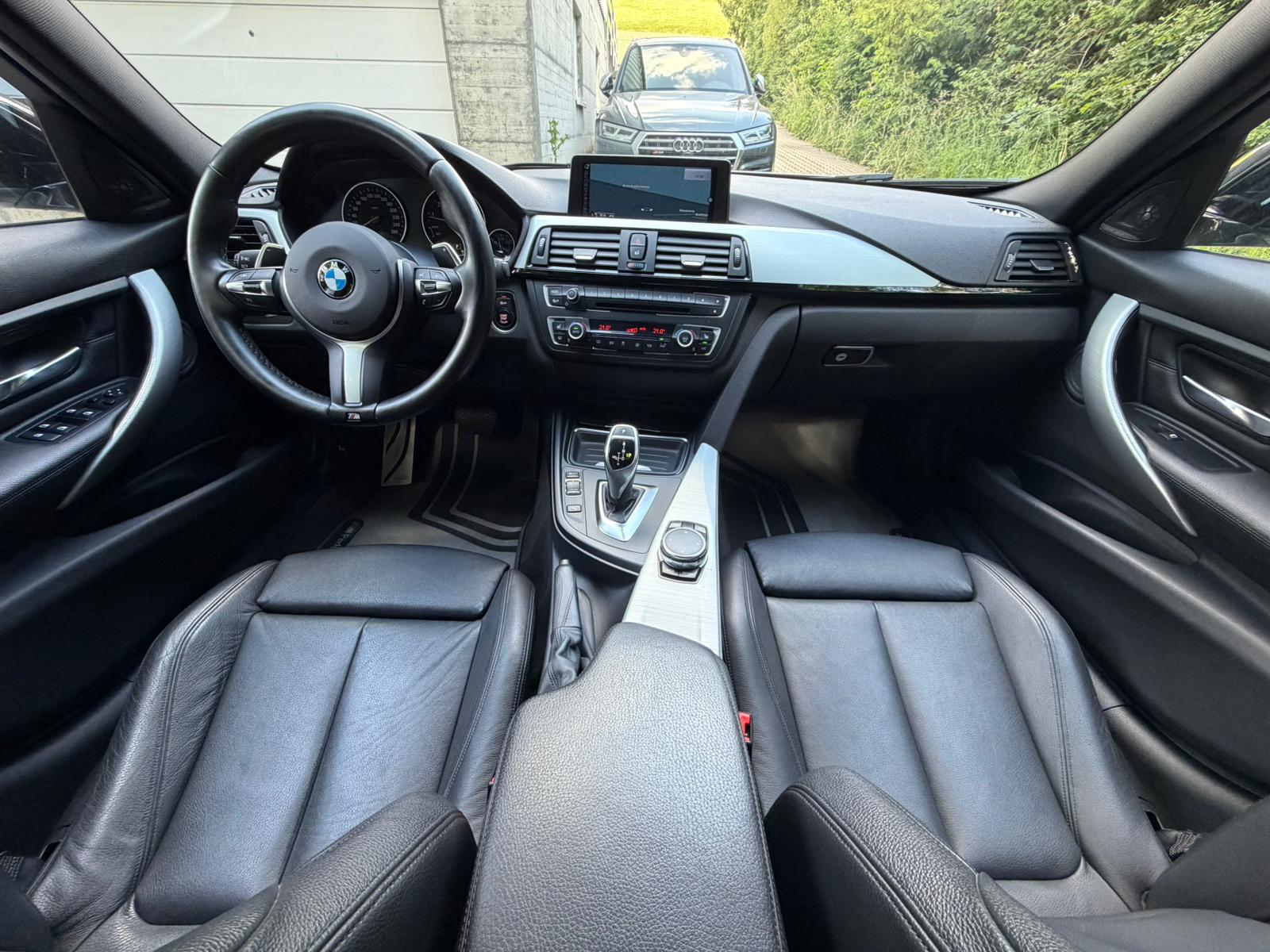 BMW 335i xDrive Touring Steptronic M-Sport-image-23