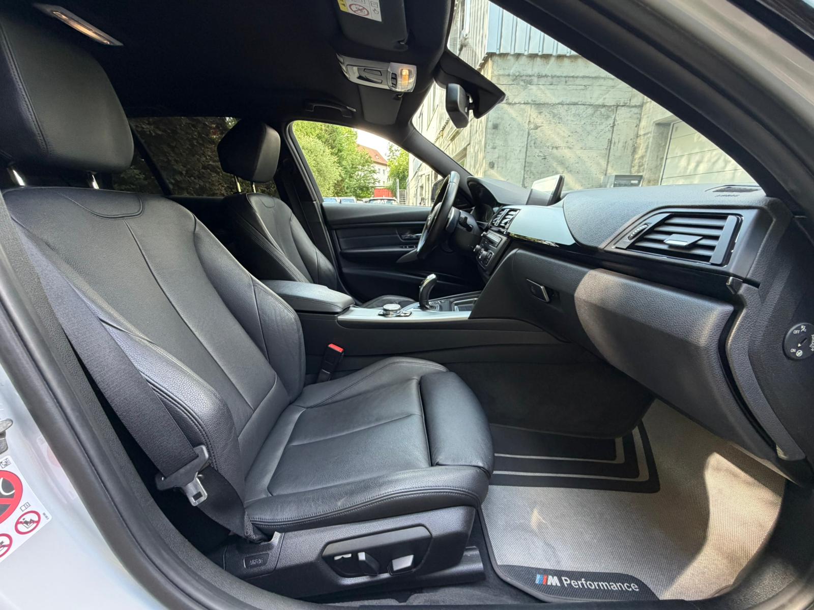 BMW 335i xDrive Touring Steptronic M-Sport-image-21