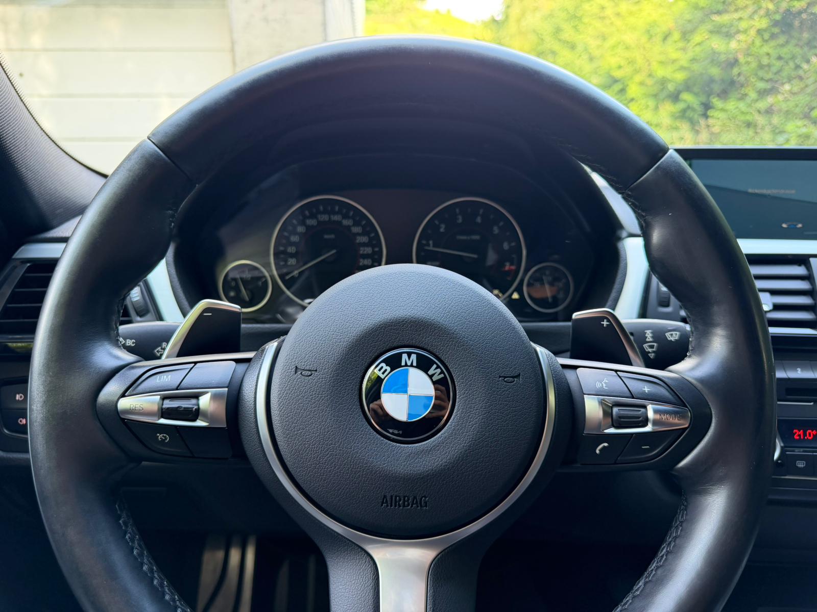 BMW 335i xDrive Touring Steptronic M-Sport-image-26