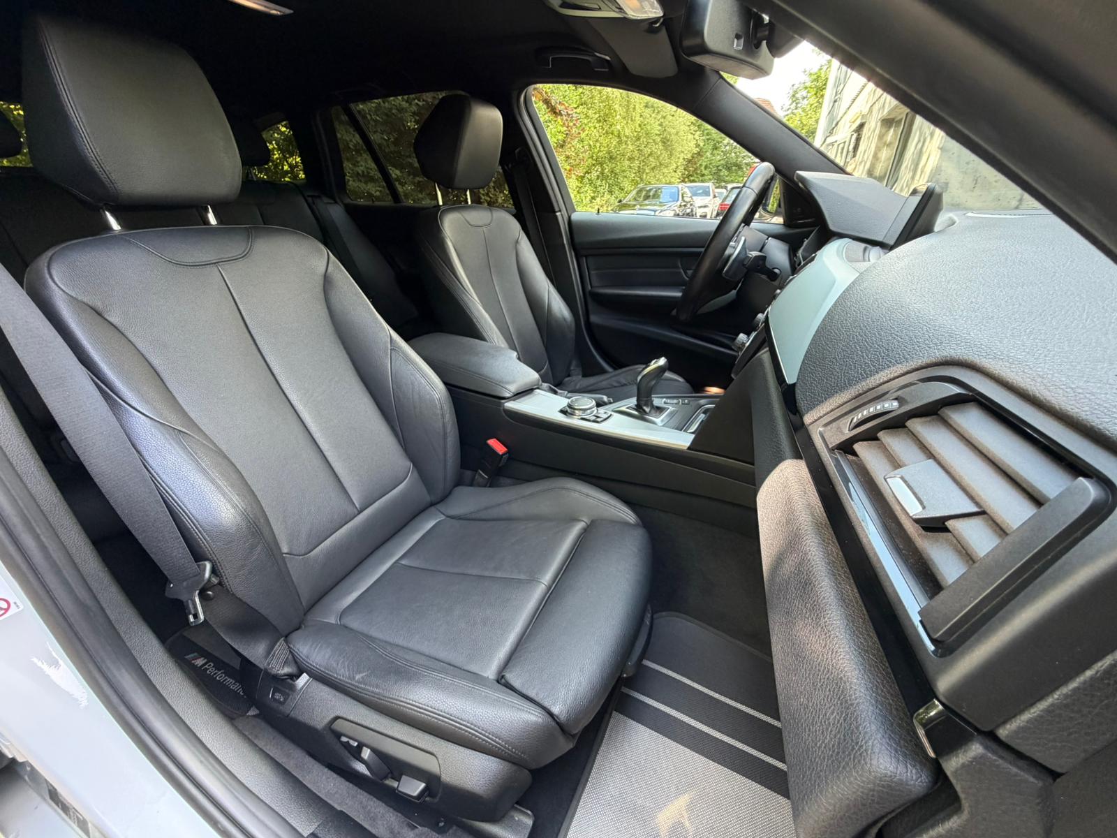 BMW 335i xDrive Touring Steptronic M-Sport-image-22