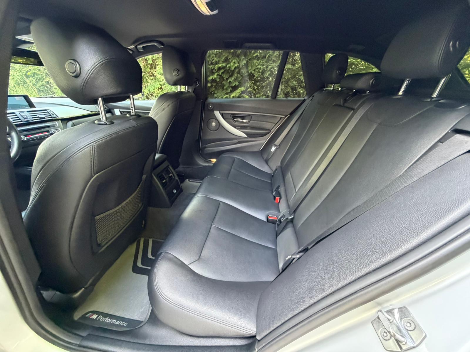 BMW 335i xDrive Touring Steptronic M-Sport-image-17