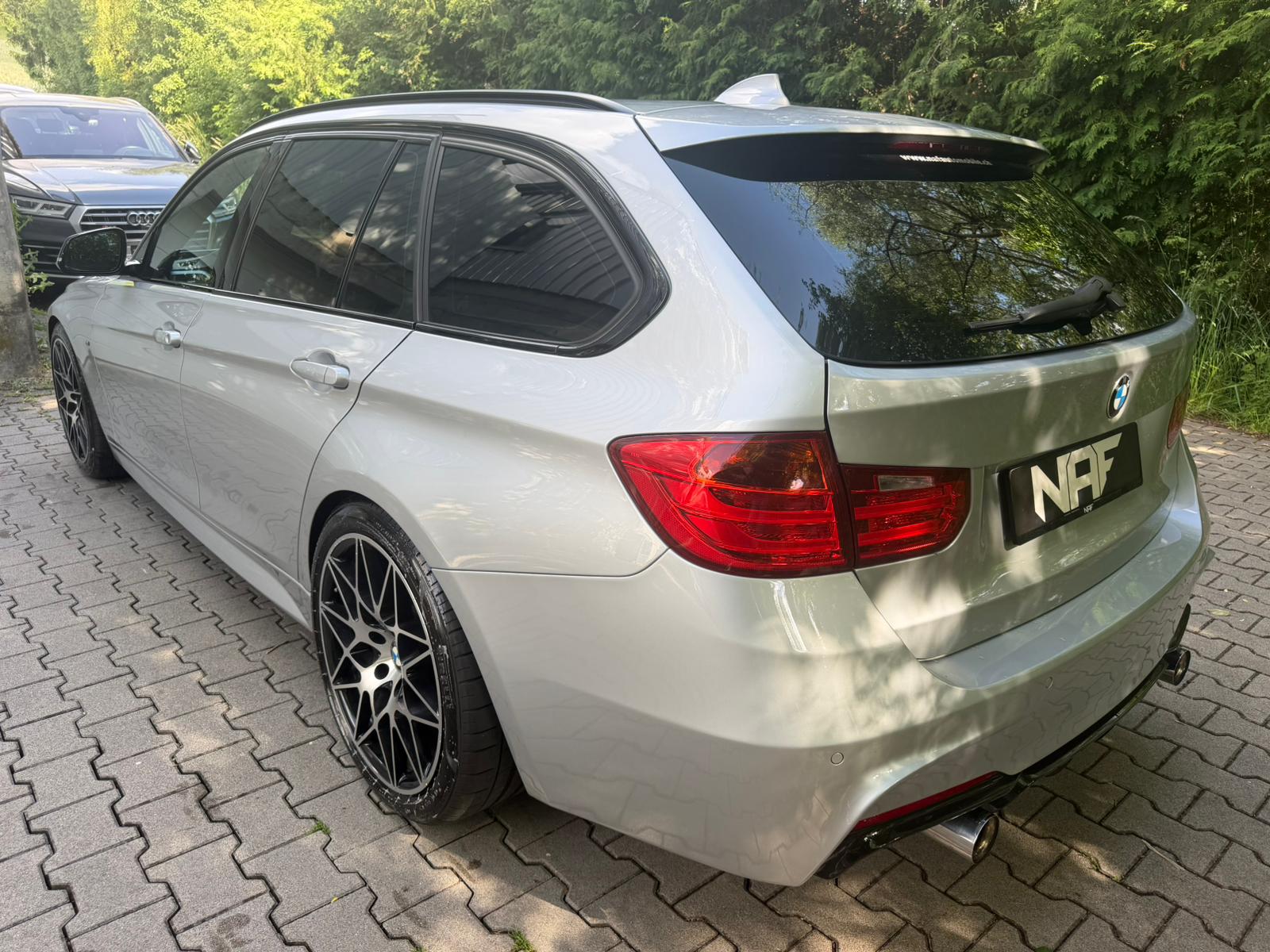 BMW 335i xDrive Touring Steptronic M-Sport-image-2