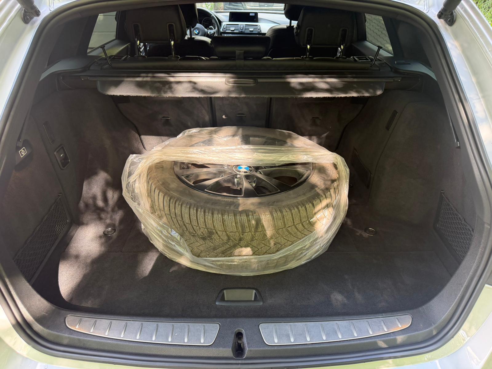 BMW 335i xDrive Touring Steptronic M-Sport-image-18