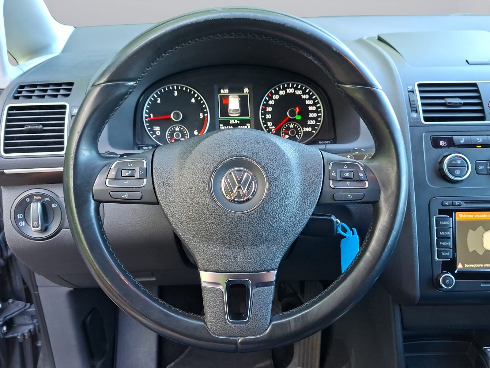 VW Touran 2.0 TDI BlueMotion Technology Cup DSG-image-14