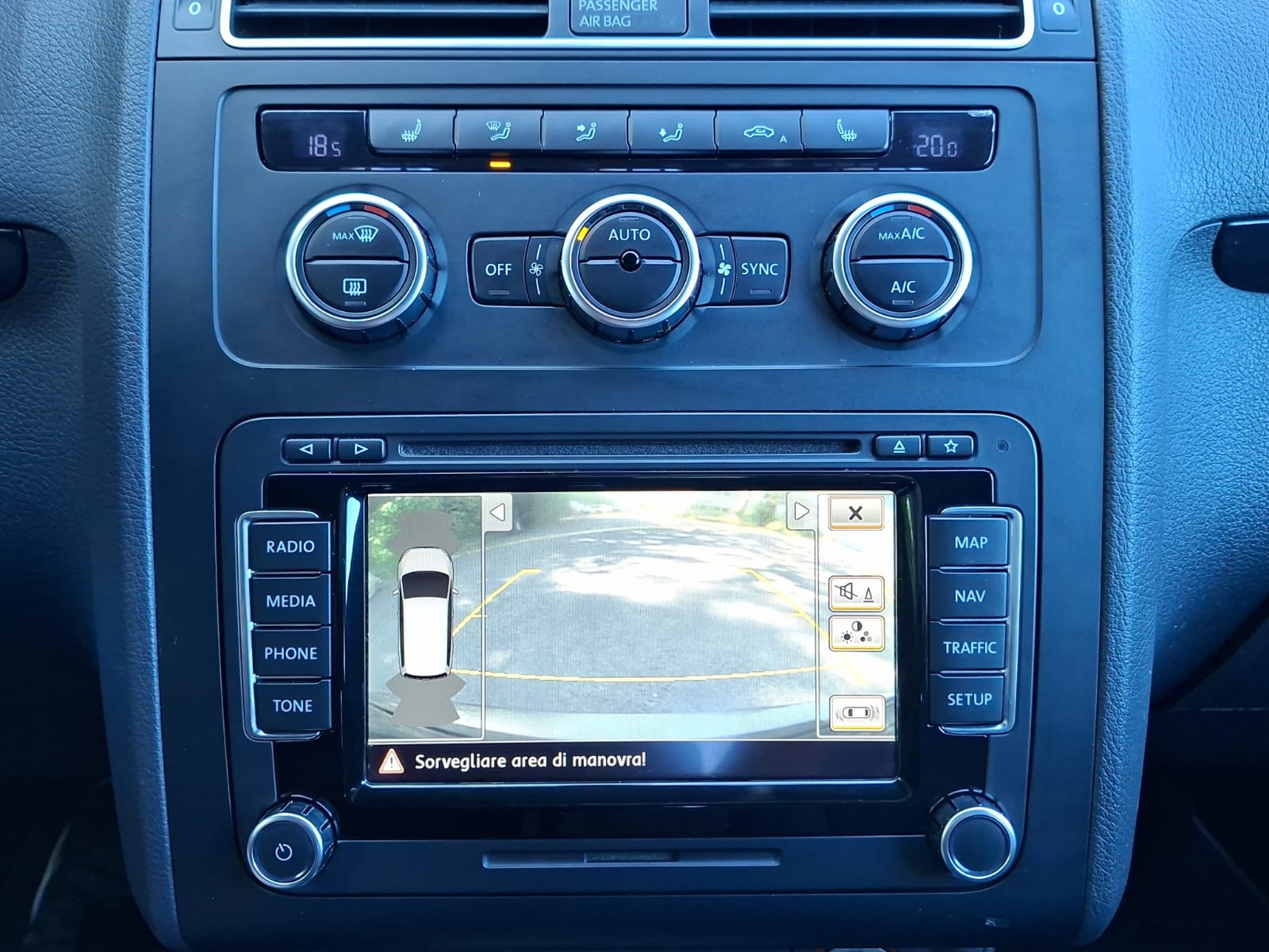VW Touran 2.0 TDI BlueMotion Technology Cup DSG-image-17