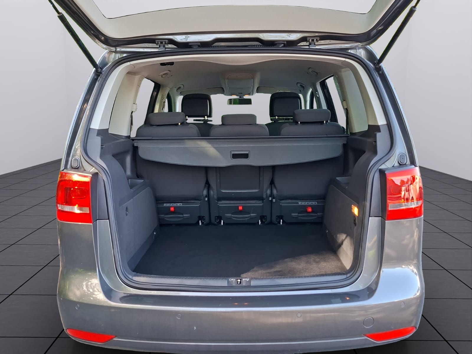 VW Touran 2.0 TDI BlueMotion Technology Cup DSG-image-6