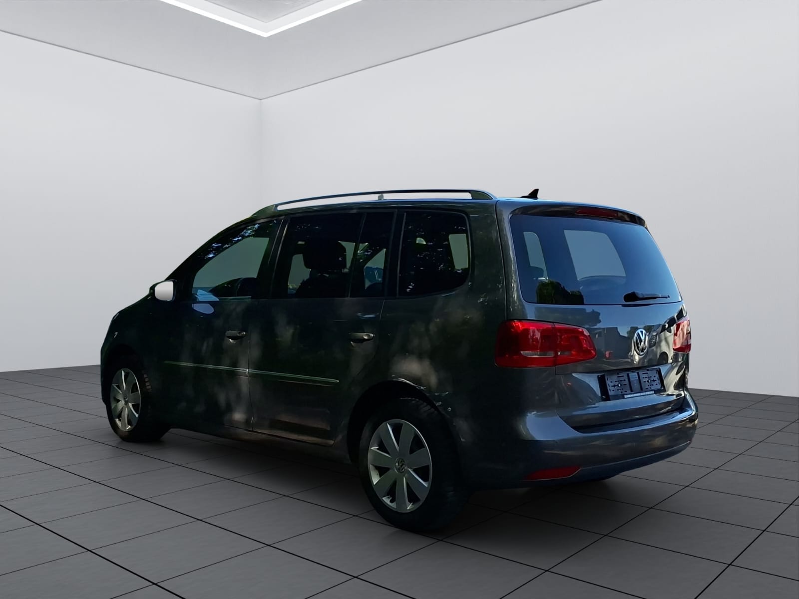 VW Touran 2.0 TDI BlueMotion Technology Cup DSG-image-4