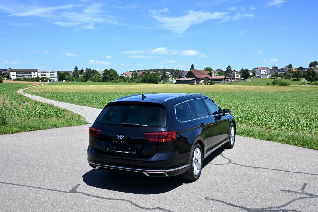 VW Passat 2.0 TDI BMT Elegance DSG-image-2