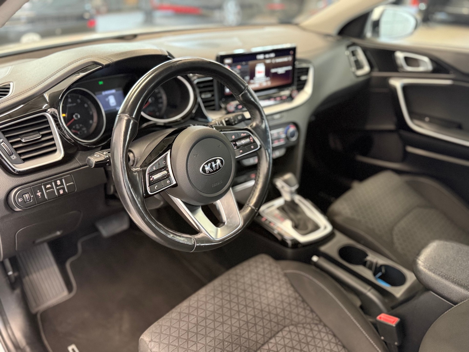 KIA Ceed 1.4 T-GDi Power DCT-image-11