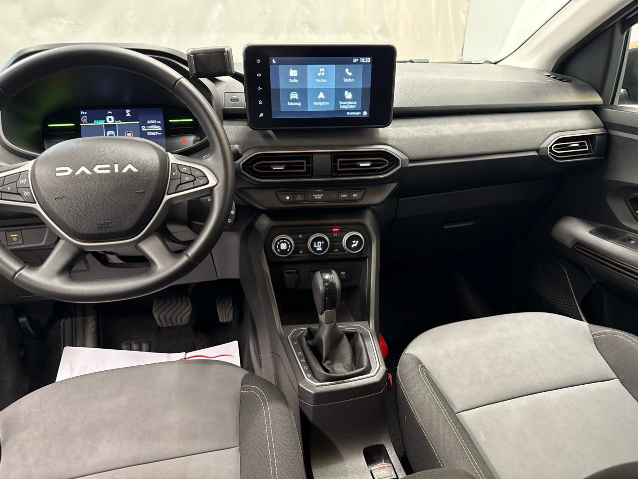 DACIA Jogger HEV 140 Extreme+-image-4