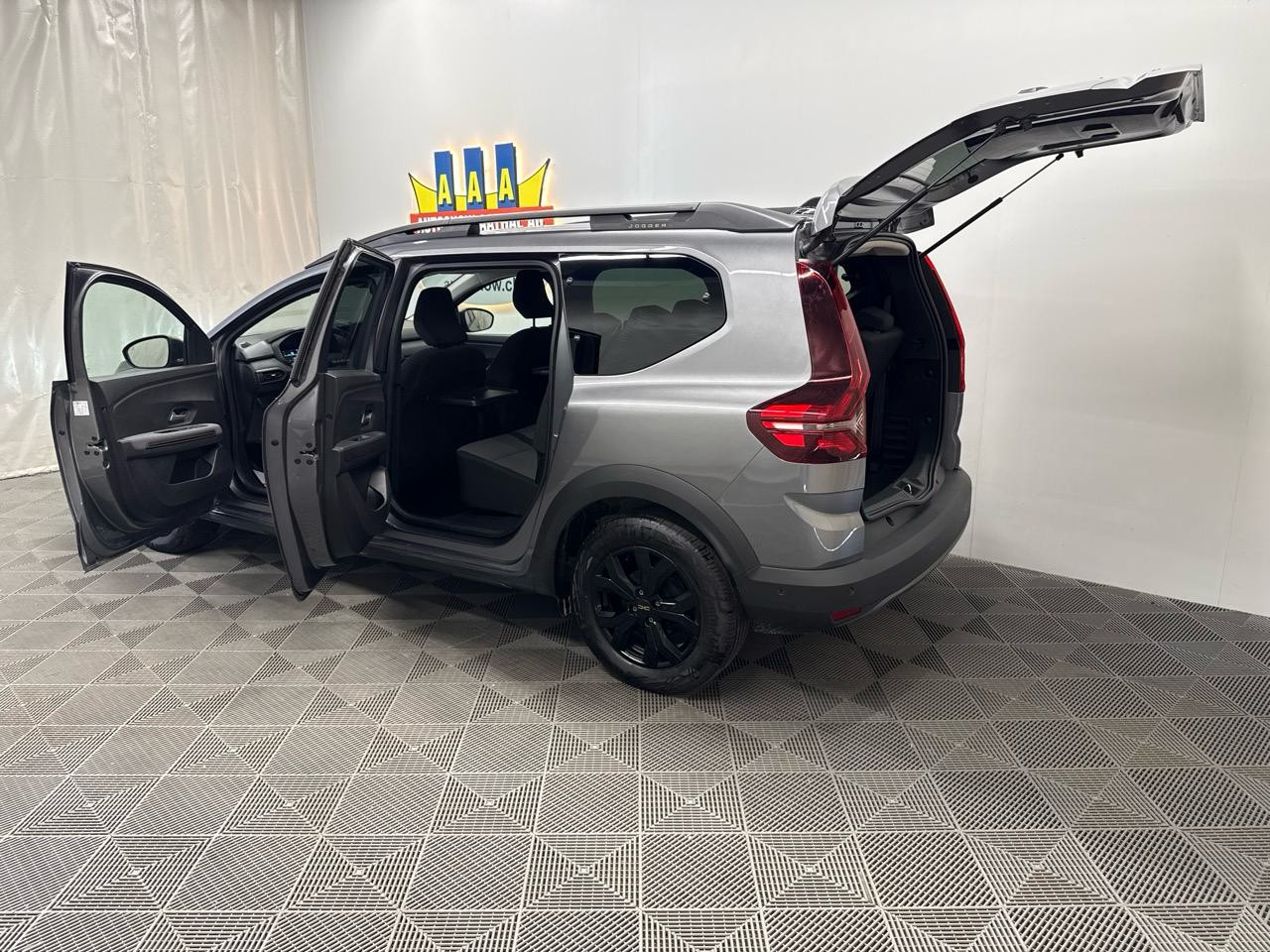 DACIA Jogger HEV 140 Extreme+-image-11