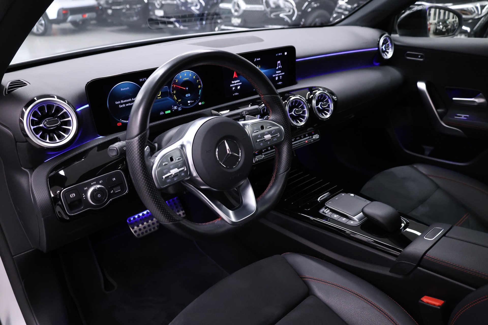MERCEDES-BENZ A 250 e AMG Line-image-15