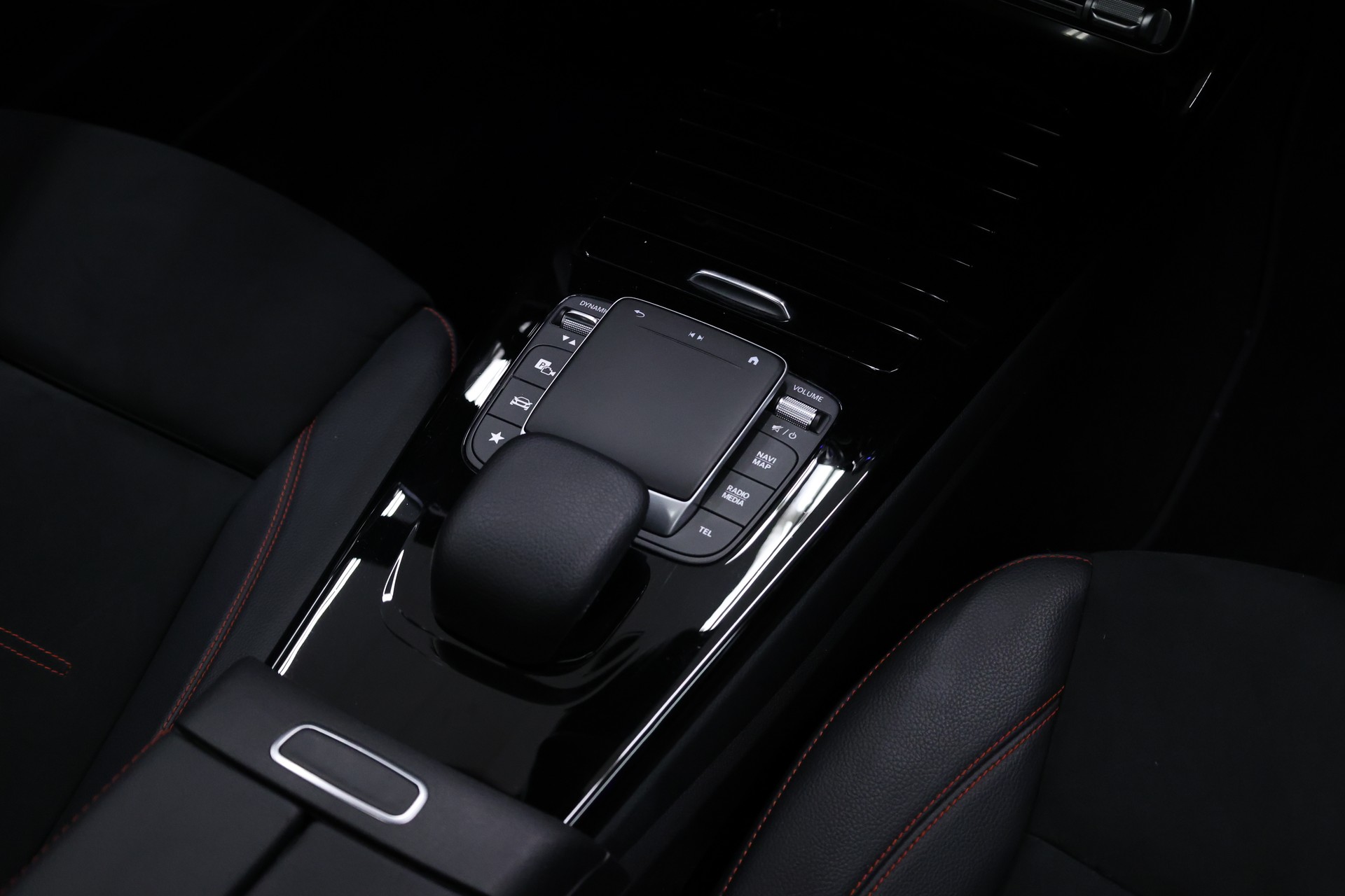 MERCEDES-BENZ A 250 e AMG Line-image-20