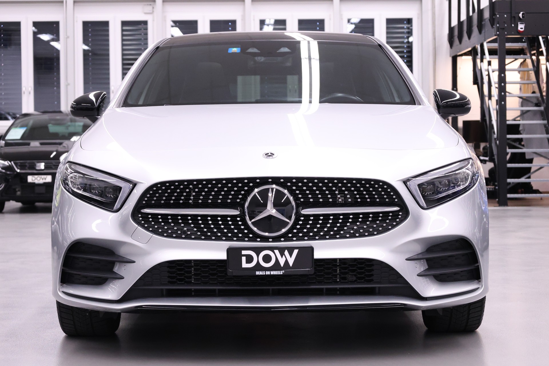 MERCEDES-BENZ A 250 e AMG Line-image-4