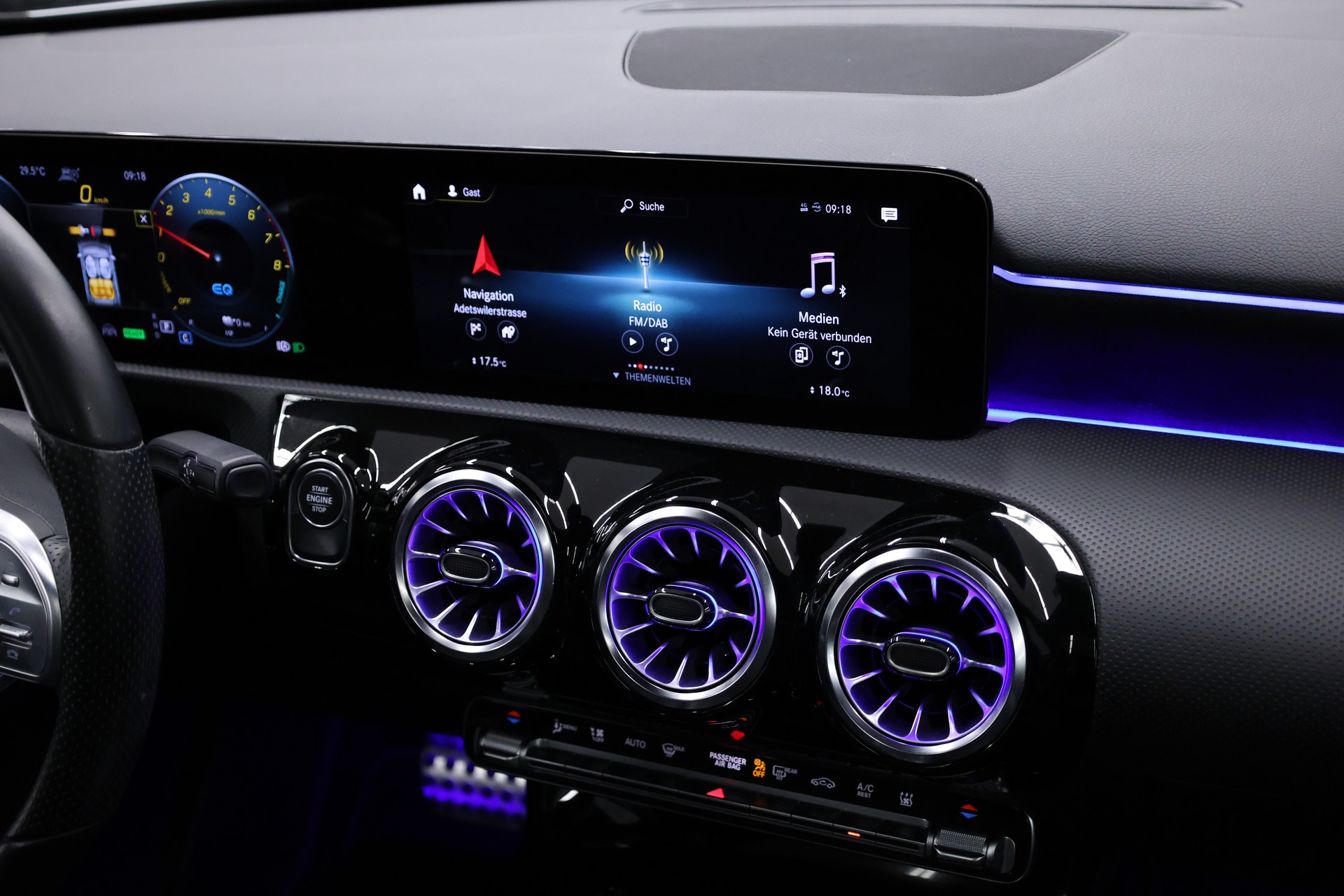 MERCEDES-BENZ A 250 e AMG Line-image-19