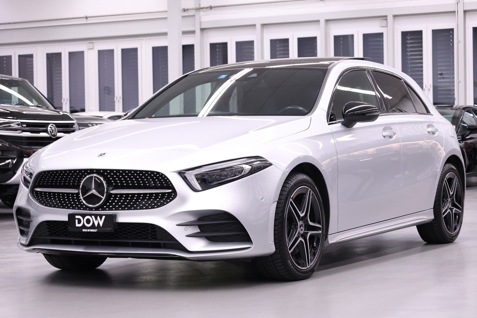 MERCEDES-BENZ A 250 e AMG Line-showroom-element-2