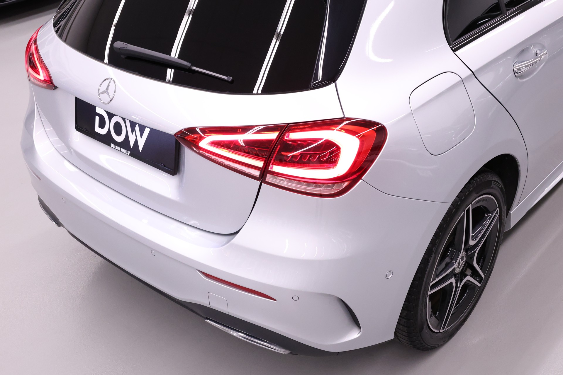 MERCEDES-BENZ A 250 e AMG Line-image-9