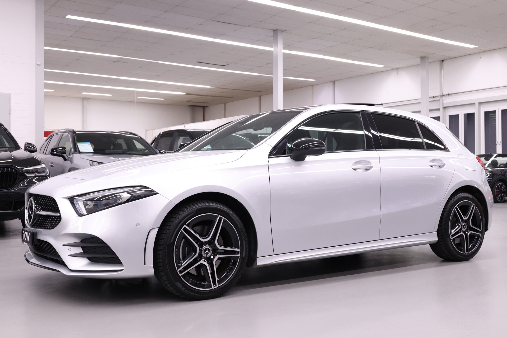 MERCEDES-BENZ A 250 e AMG Line-showroom-element-3