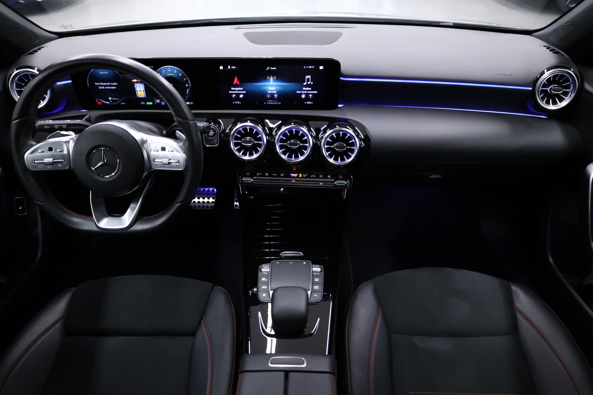 MERCEDES-BENZ A 250 e AMG Line-image-12