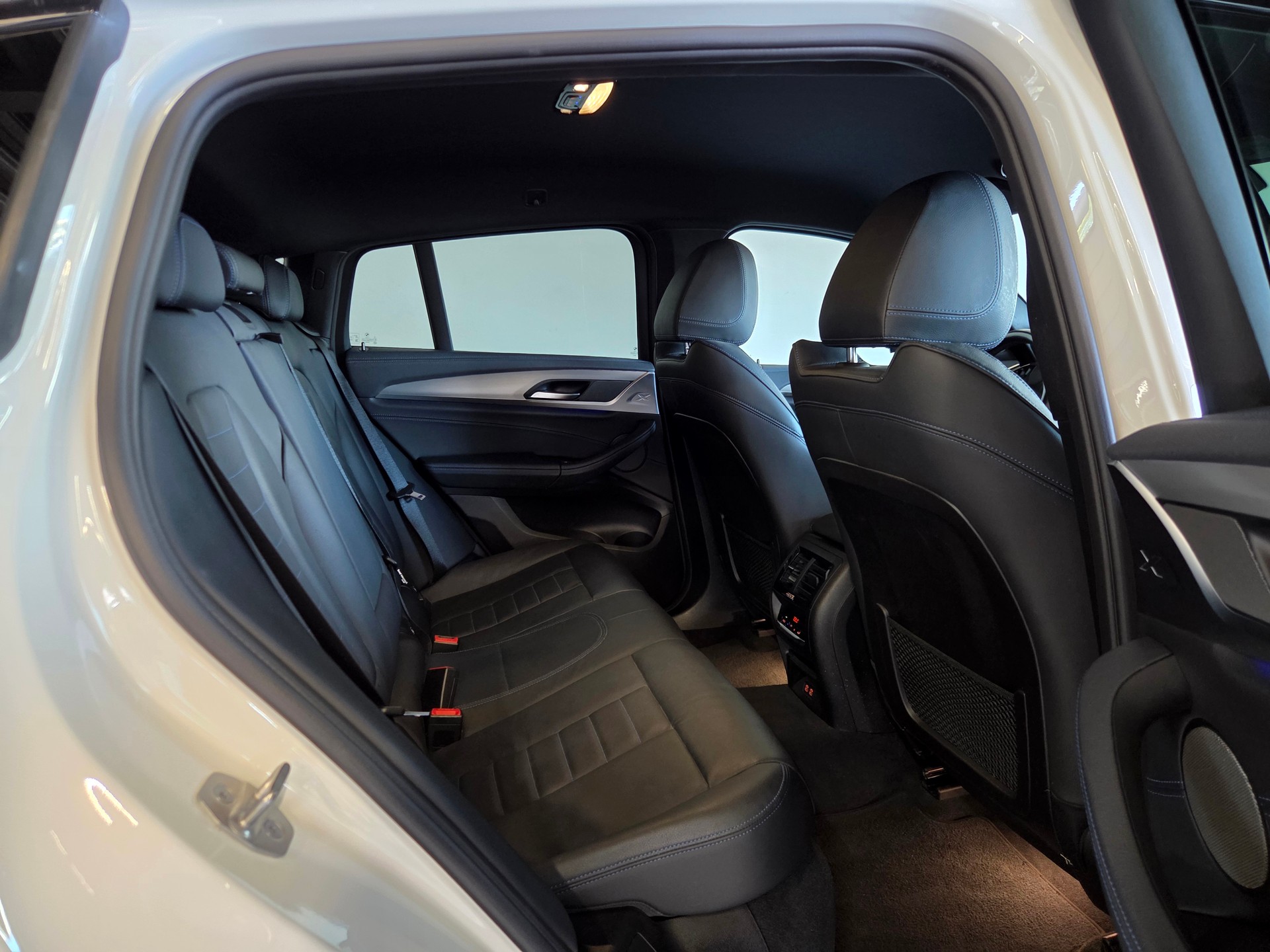 BMW X4 M40d-image-25