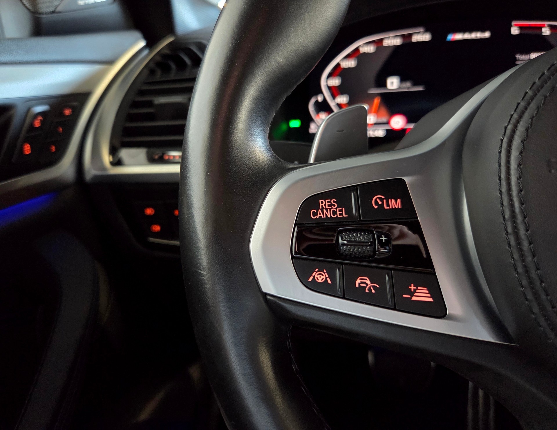 BMW X4 M40d-image-18