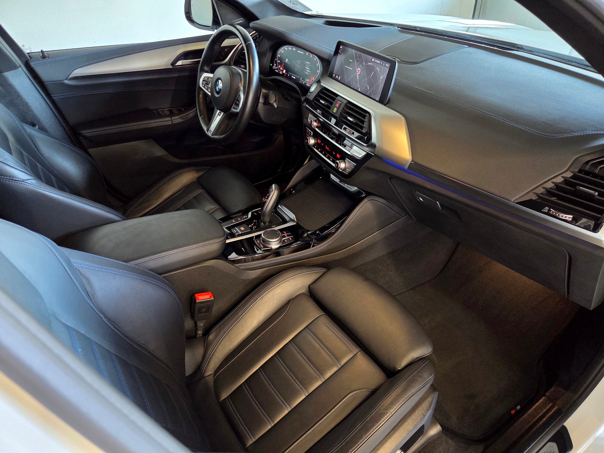 BMW X4 M40d-image-8