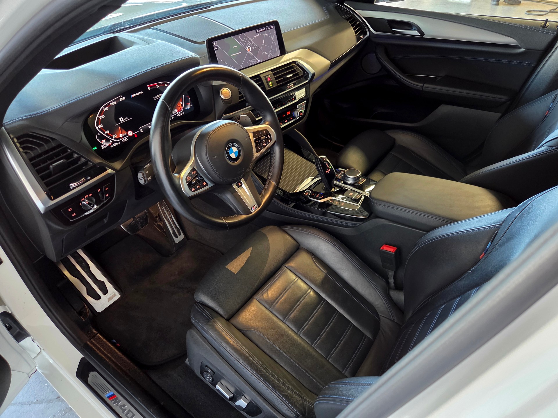 BMW X4 M40d-image-3