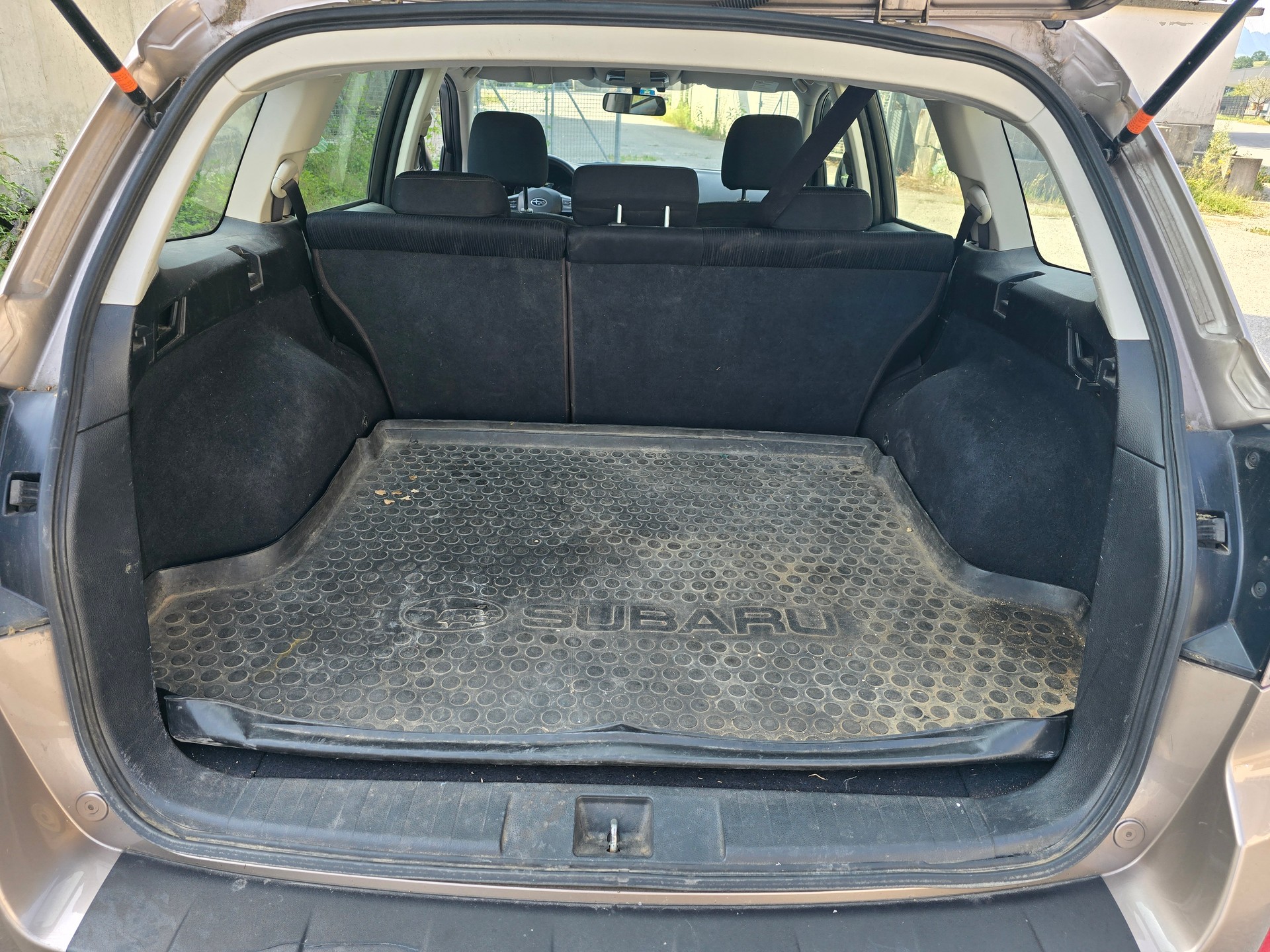 SUBARU Outback 2.5i Swiss Classic AWD Lineartronic-image-6
